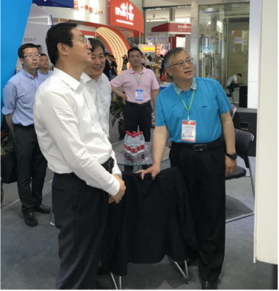 省委常委、西寧市委書記王曉蒞臨第十九屆青洽會青海物產展位參觀